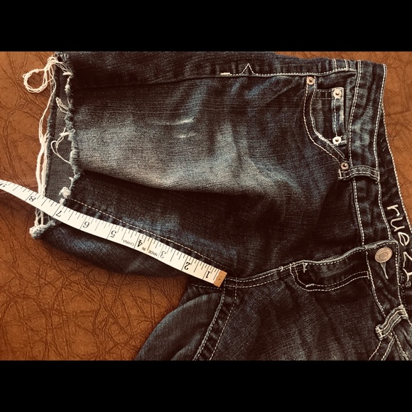 jean shorts Rue 21  size 10 - Picture 3 of 3